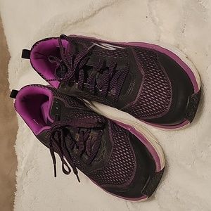 Skechers womens Max cushioning premier walking shoes in size 7.5